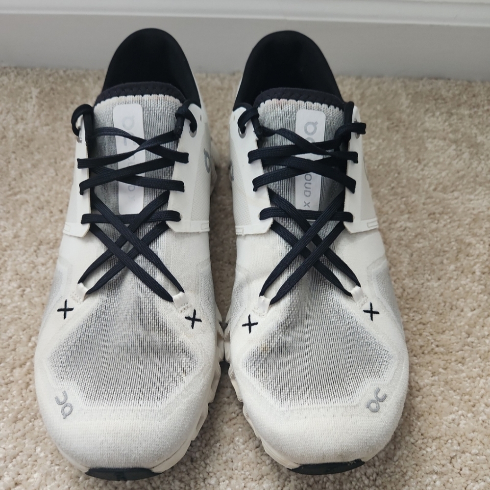 On Cloud X 3 ivory / black Men  size 9.5